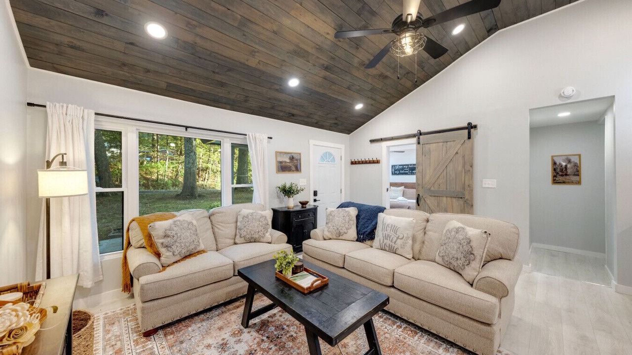 Photo of Livingroom in Eagleton Village