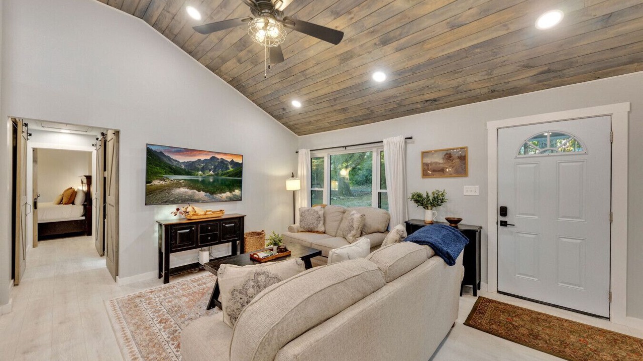 Photo of Livingroom in Eagleton Village
