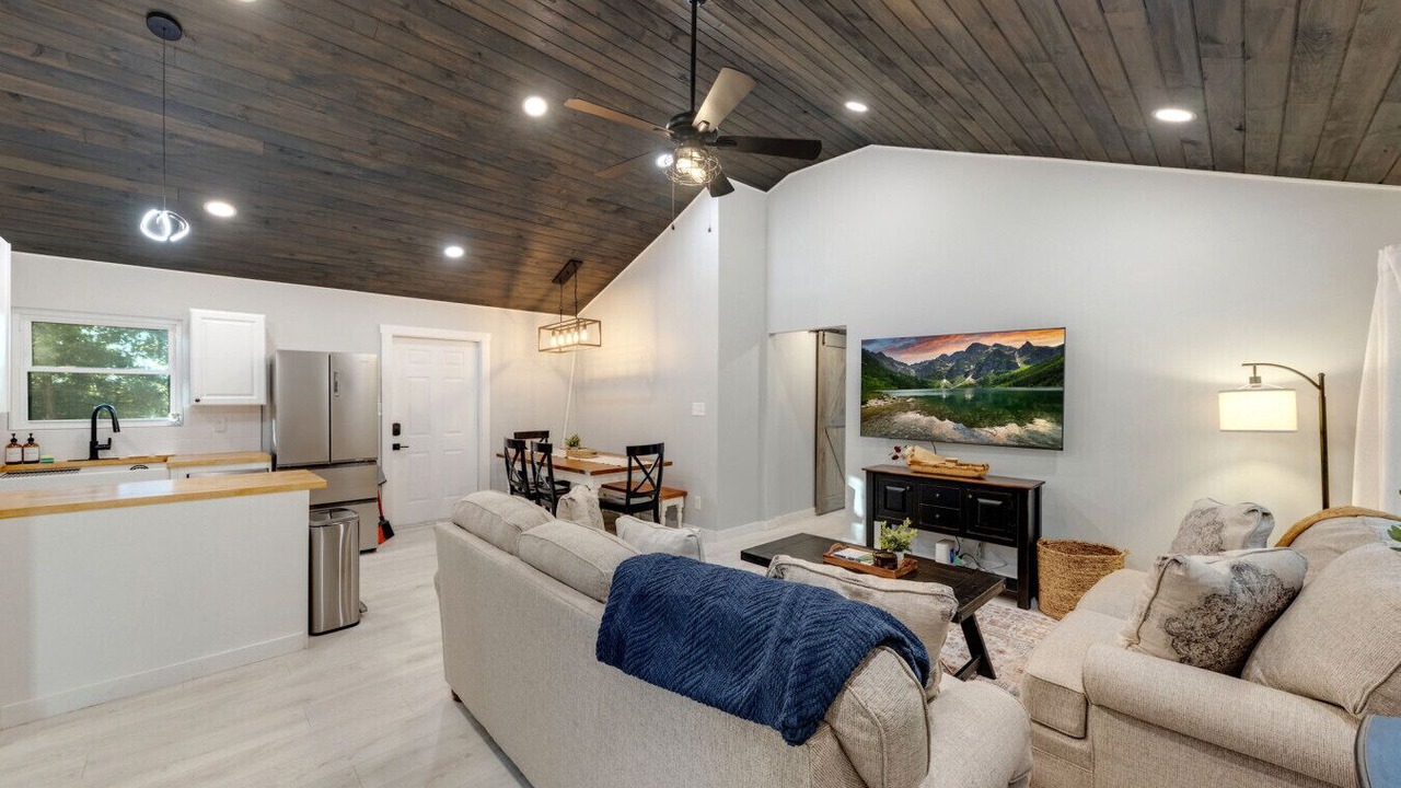 Photo of Livingroom in Eagleton Village