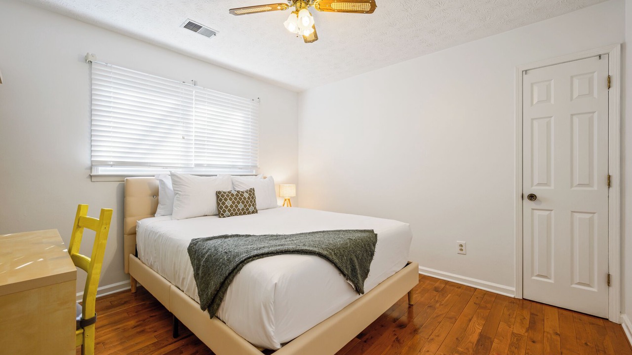 Photo of Bedroom in Town Center