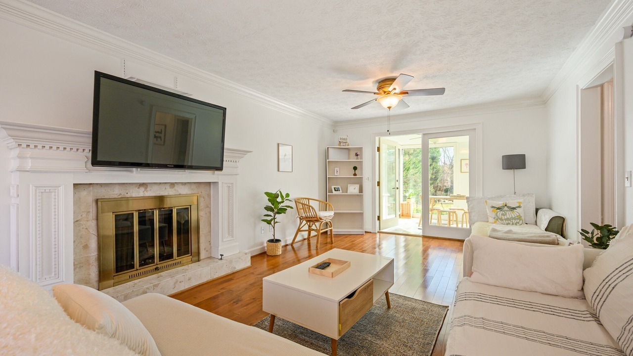 Photo of Livingroom in Town Center