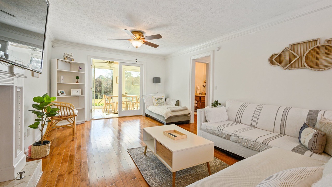 Photo of Livingroom in Town Center