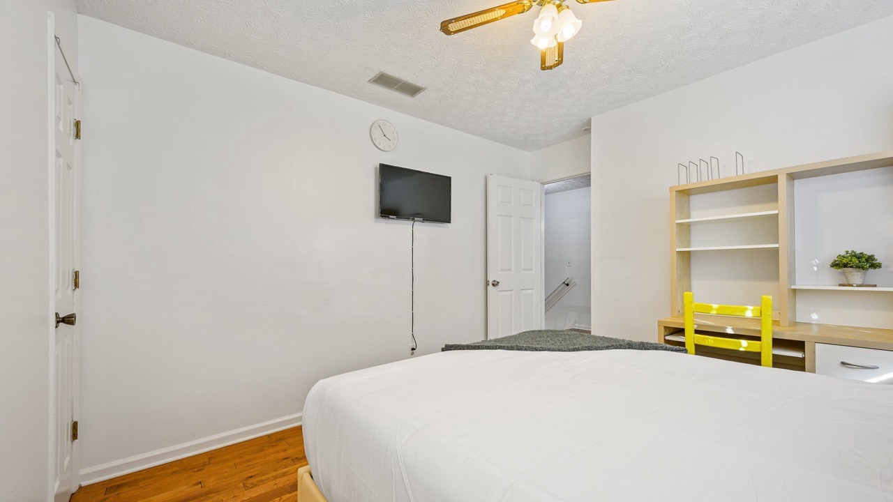 Photo of Bedroom in Town Center