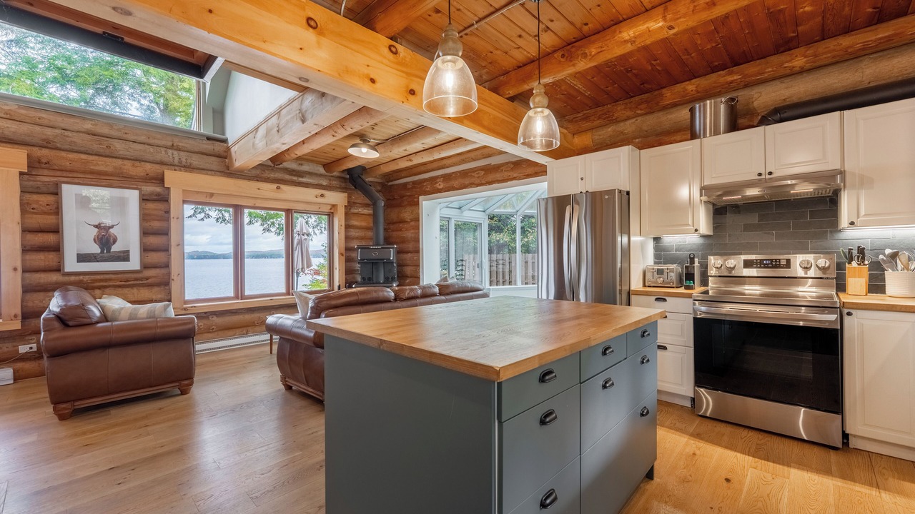 Photo of Kitchen in Saint-Emile-de-Suffolk