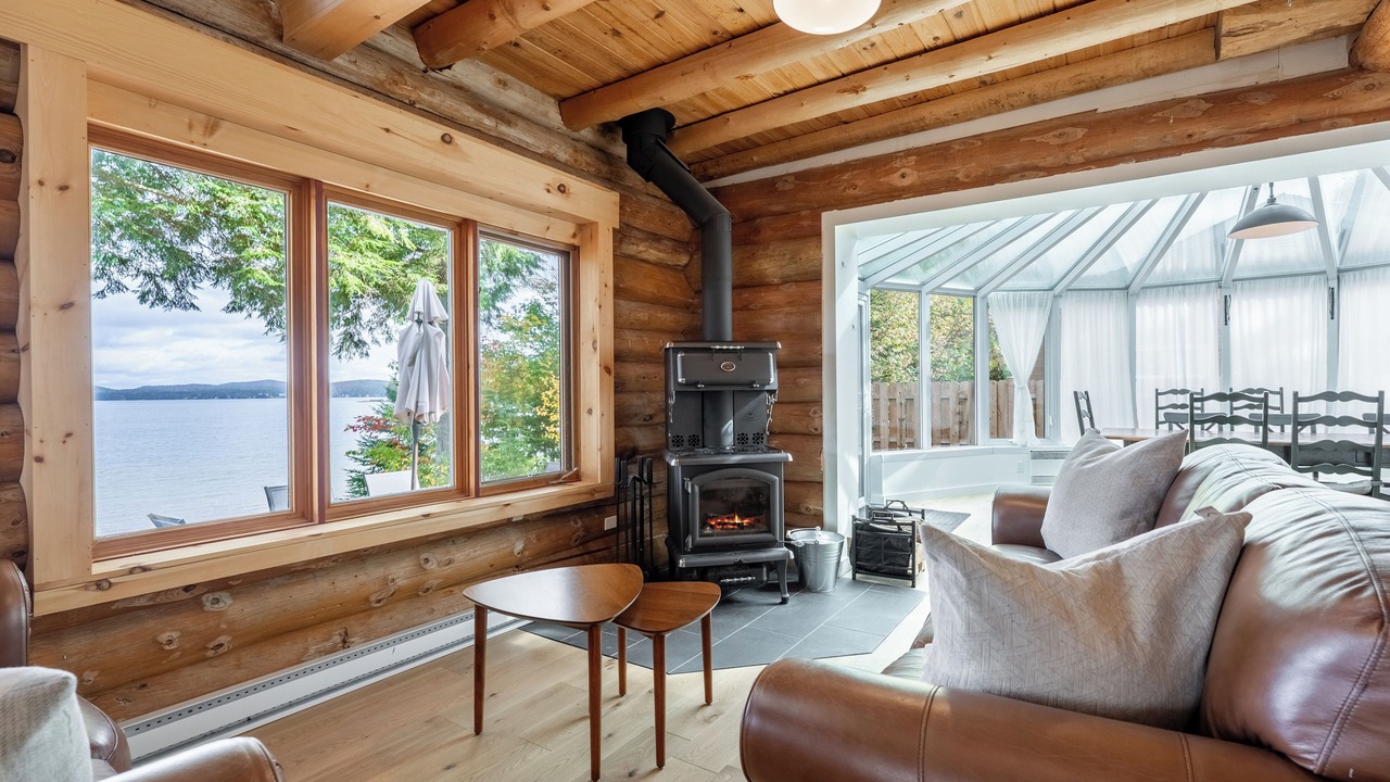 Photo of Livingroom in Saint-Emile-de-Suffolk
