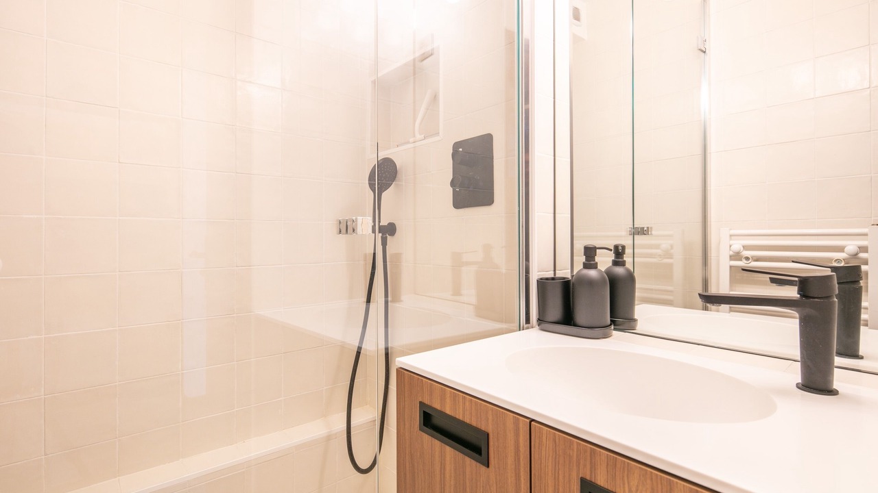 Photo of Bathroom in Eclose-Est