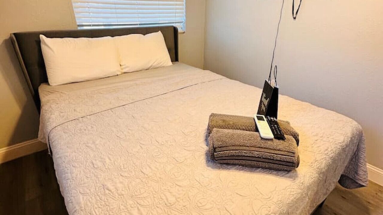 Photo of Bedroom in Bay Crest Park