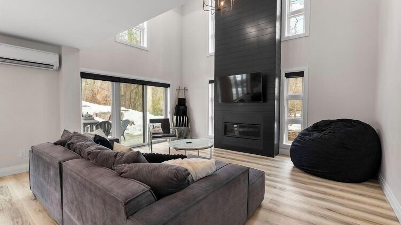 Photo of Livingroom in Grand Bend