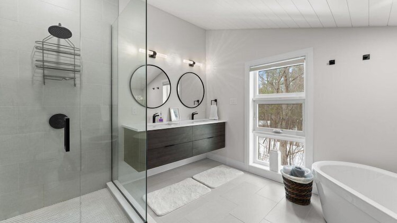 Photo of Bathroom in Grand Bend