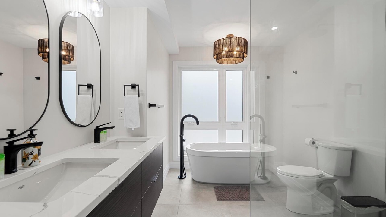 Photo of Bathroom in Grand Bend