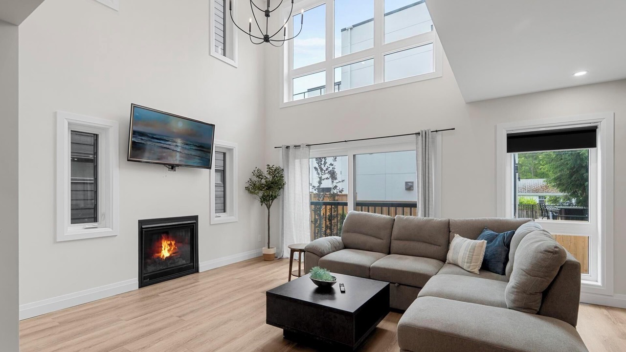 Photo of Livingroom in Grand Bend