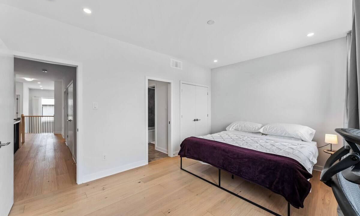 Photo of Bedroom in Ottawa Division