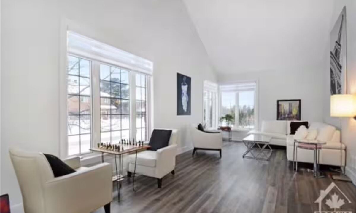 Photo of Livingroom in Elmvale - Eastway - Riverview - Riverview Park West