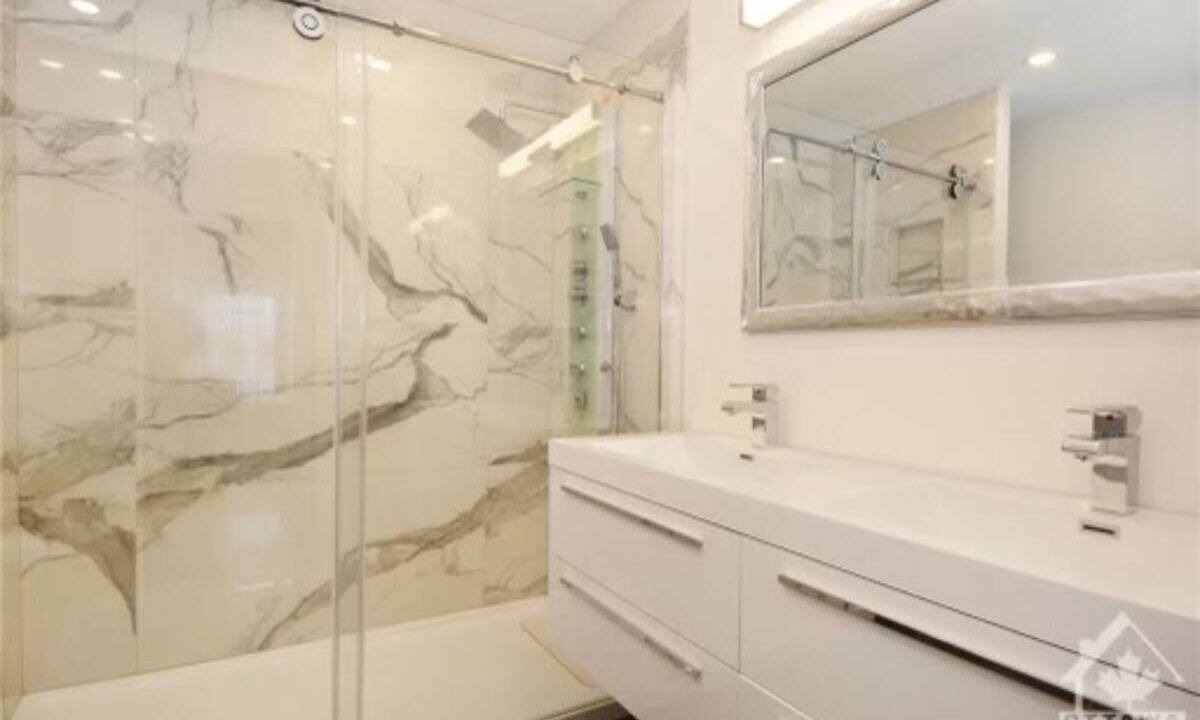 Photo of Bathroom in Elmvale - Eastway - Riverview - Riverview Park West
