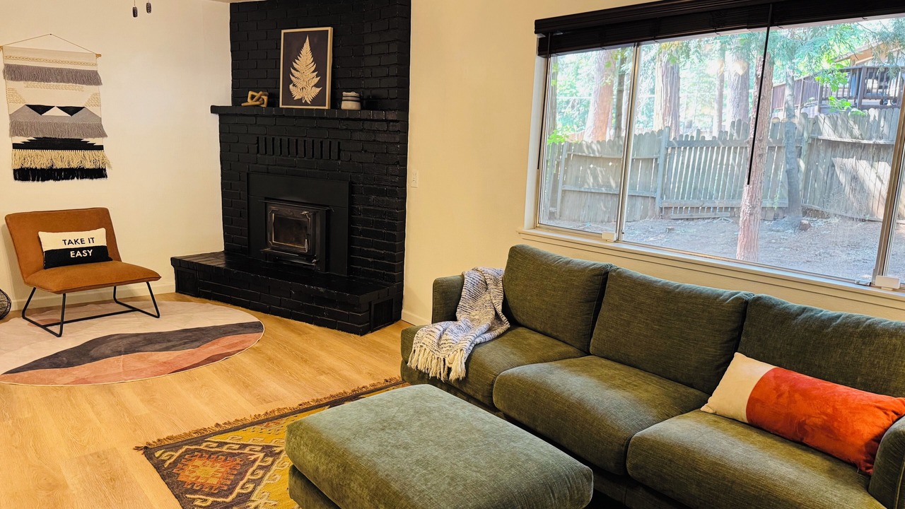 Photo of Livingroom in Apple Hill