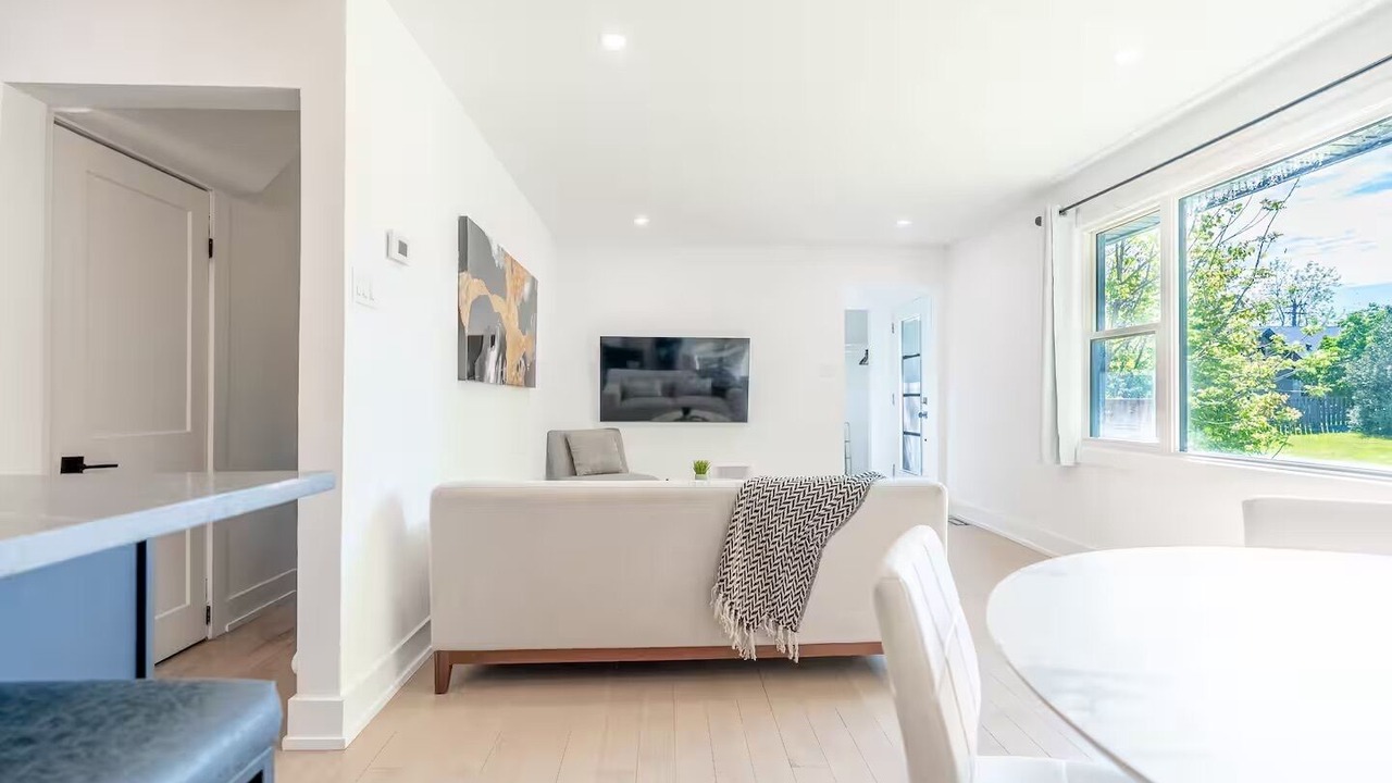Photo of Livingroom in Ottawa Division