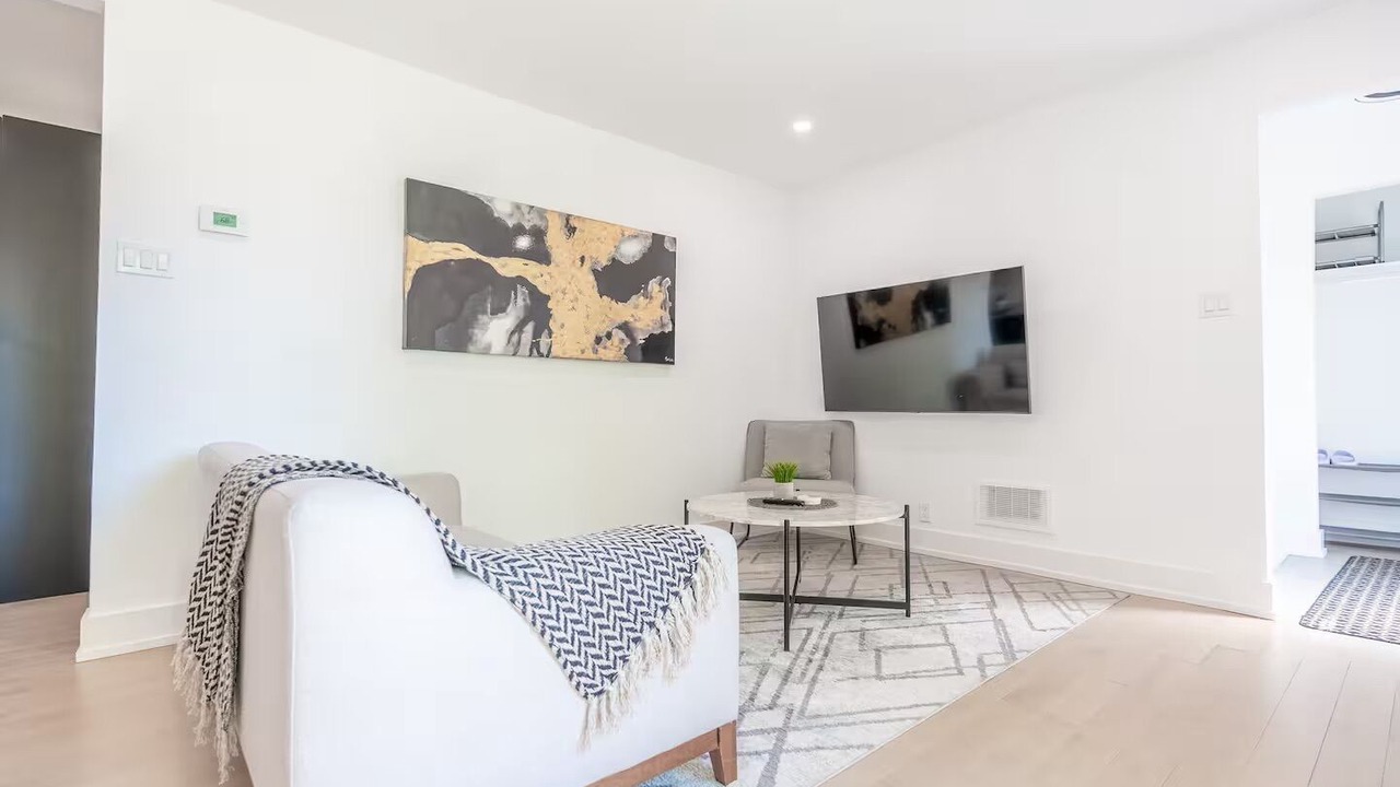 Photo of Livingroom in Ottawa Division