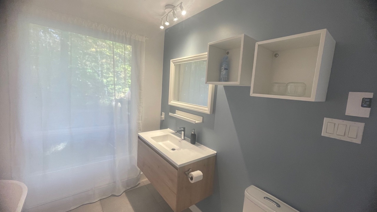 Photo of Bathroom in Saint-Pierre-de-l'lle-d'Orleans