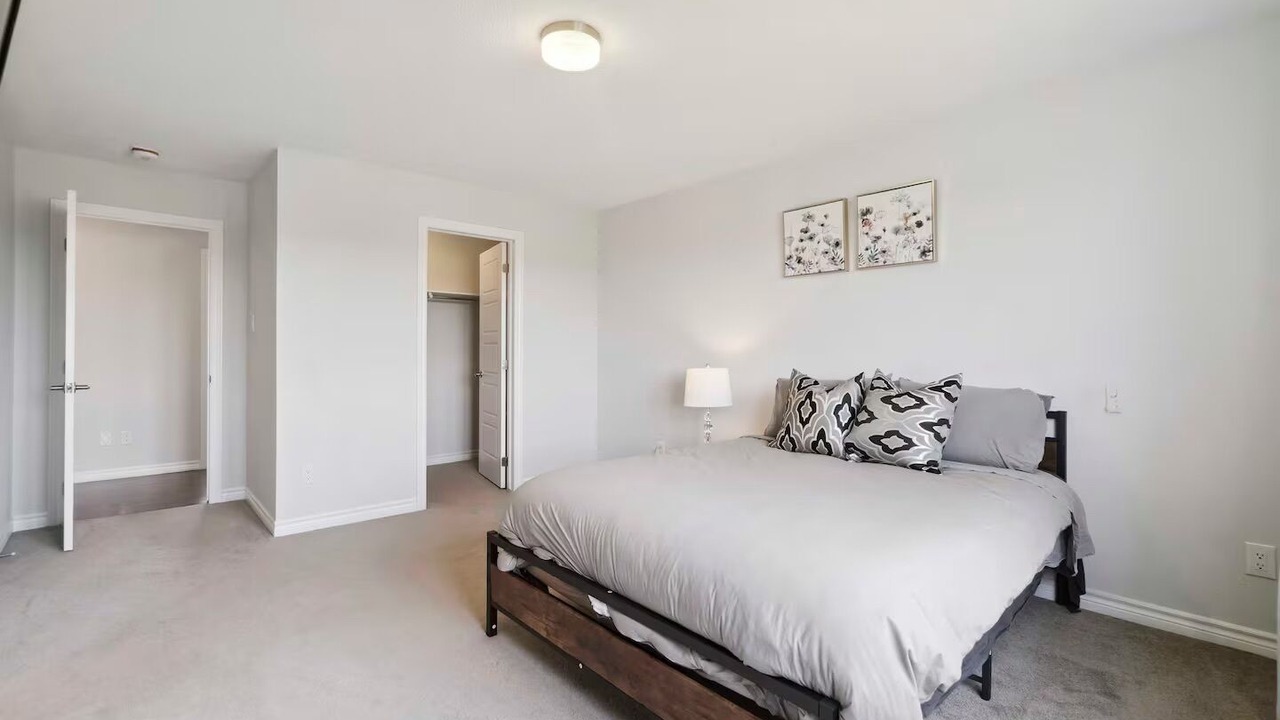 Photo of Bedroom in Ottawa Division