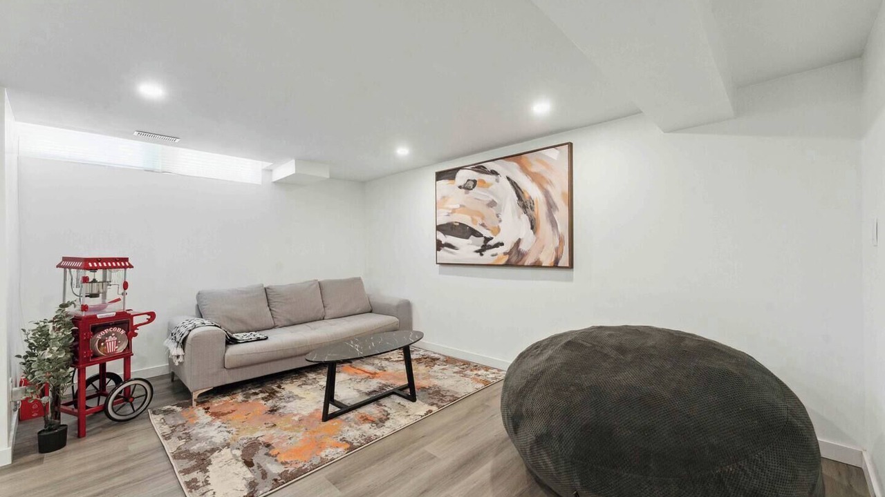 Photo of Livingroom in Ottawa Division