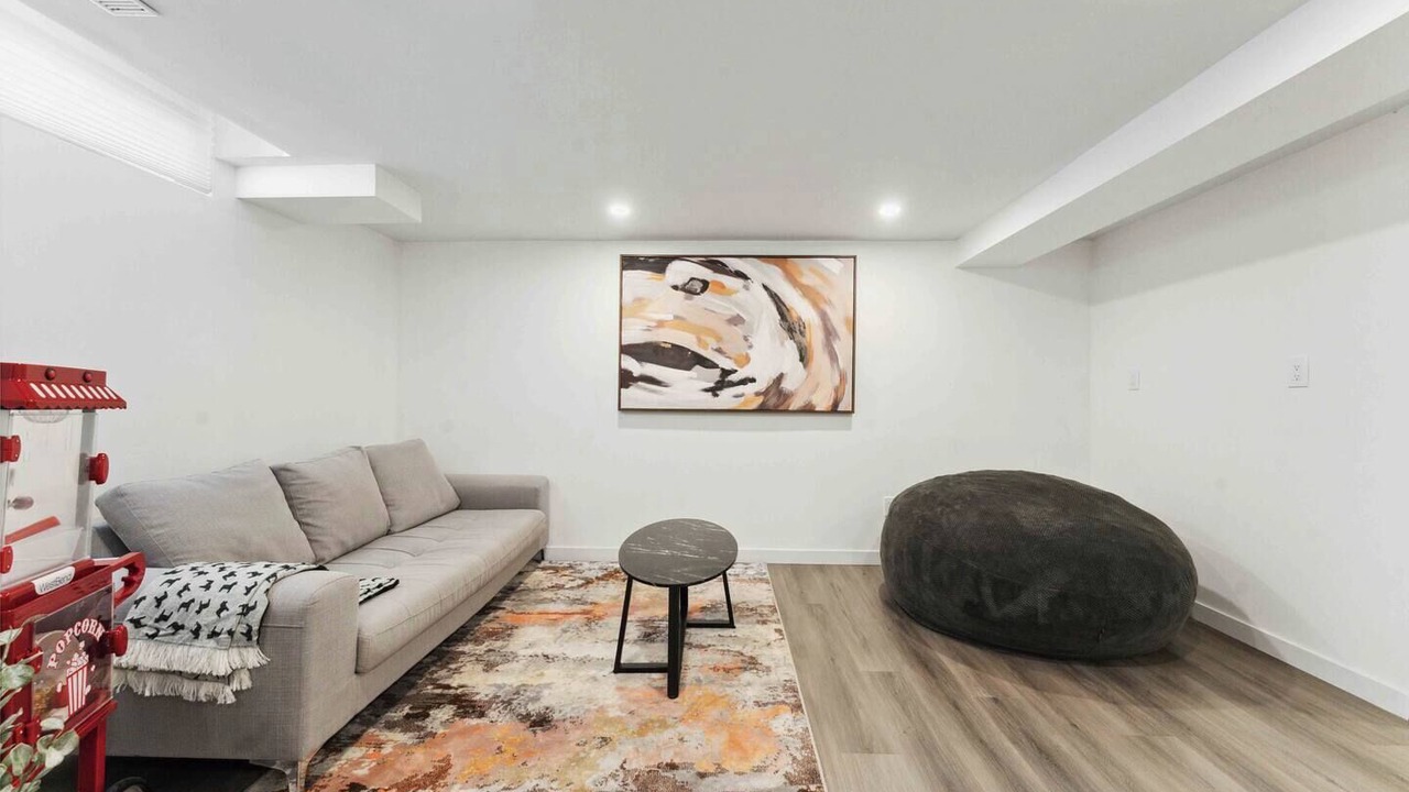 Photo of Livingroom in Ottawa Division