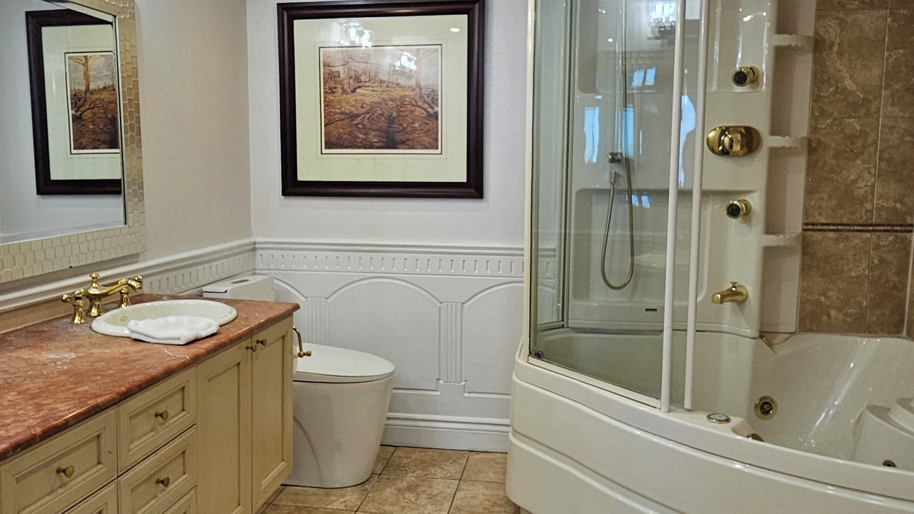 Photo of Bathroom in Downtown London