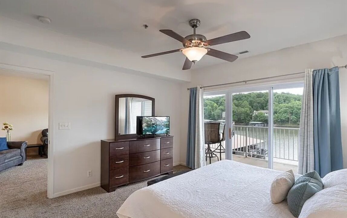 Photo of Bedroom in Camdenton