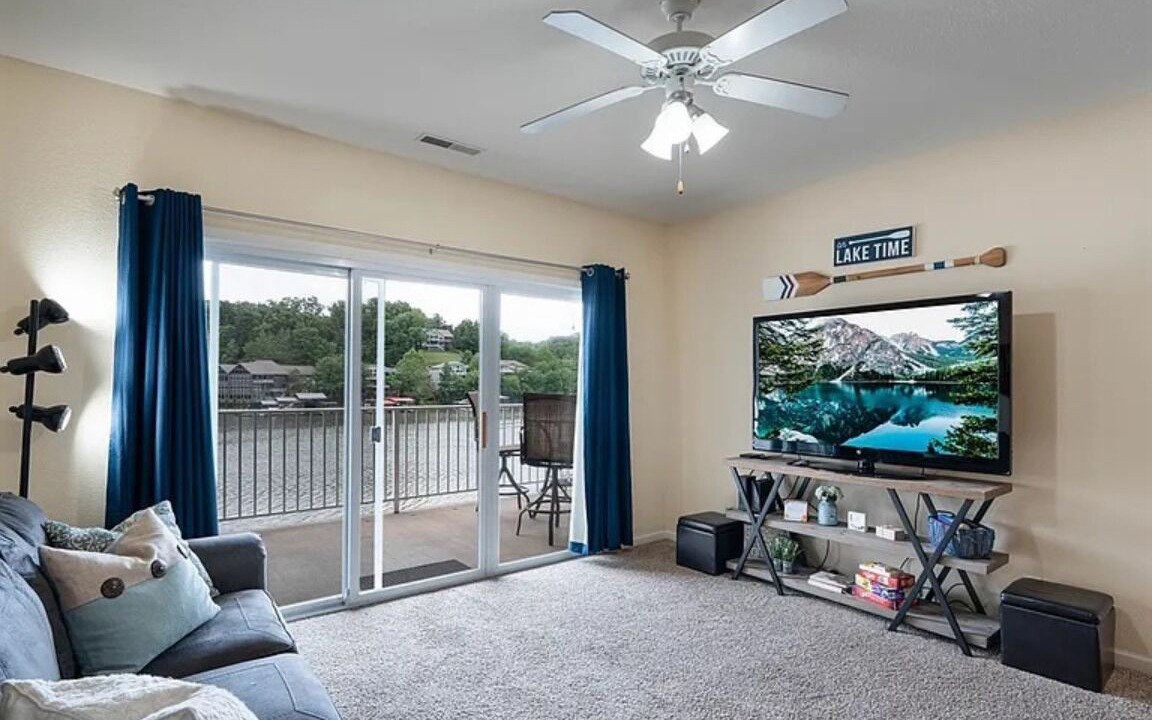 Photo of Livingroom in Camdenton