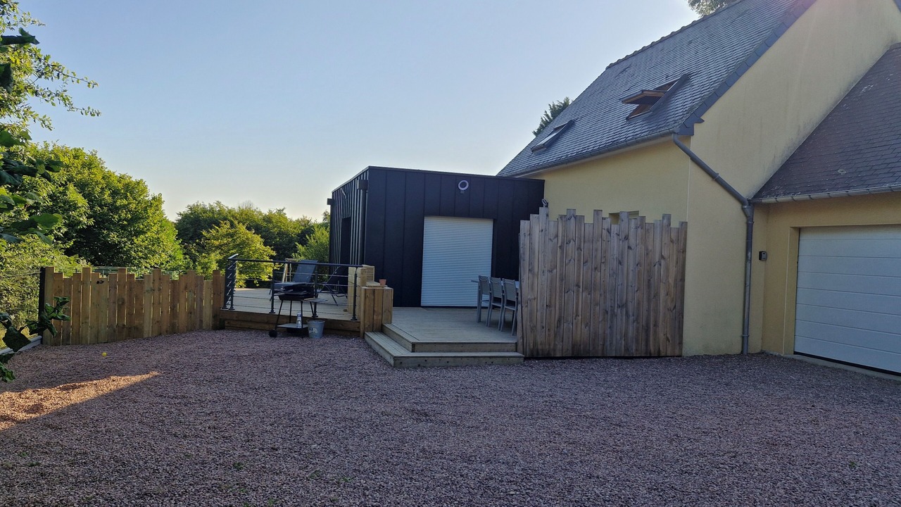 Photo of Patio Balcony in Saint-Nicolas-du-Pelem