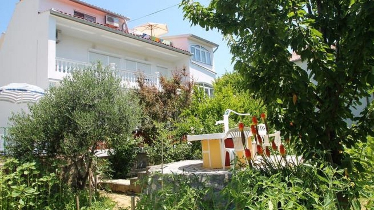 Photo of Outdoor in Banjol