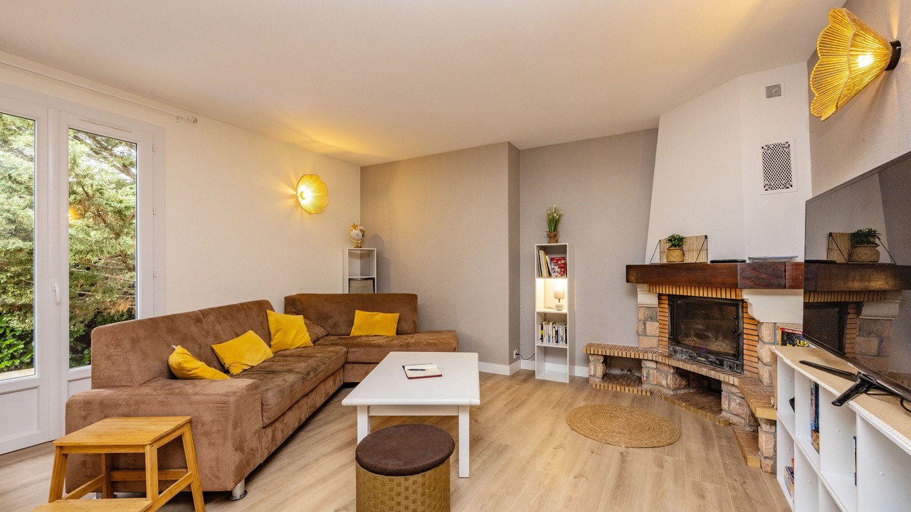 Photo of Livingroom in Castelnau-de-Montmiral