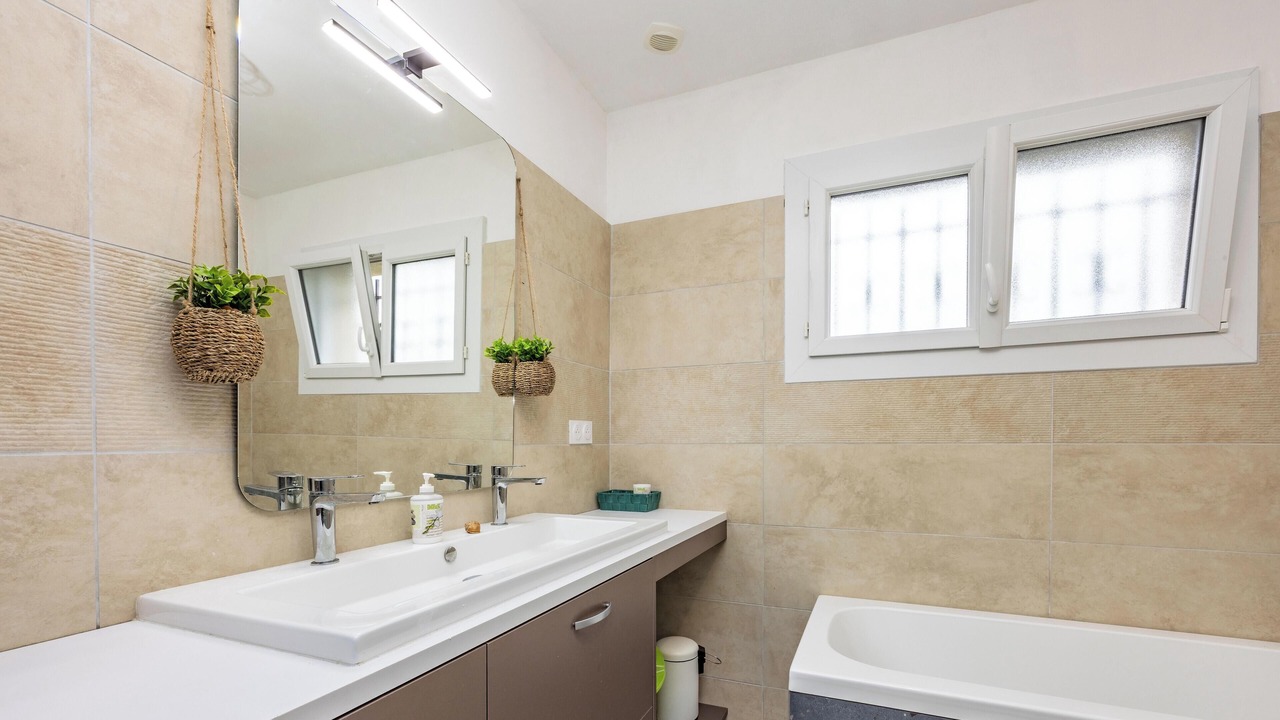 Photo of Bathroom in Castelnau-de-Montmiral