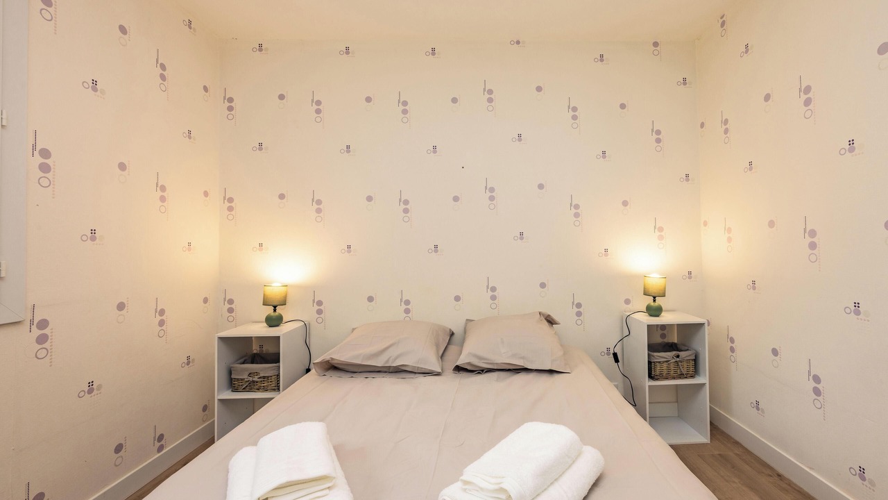 Photo of Bedroom in Castelnau-de-Montmiral