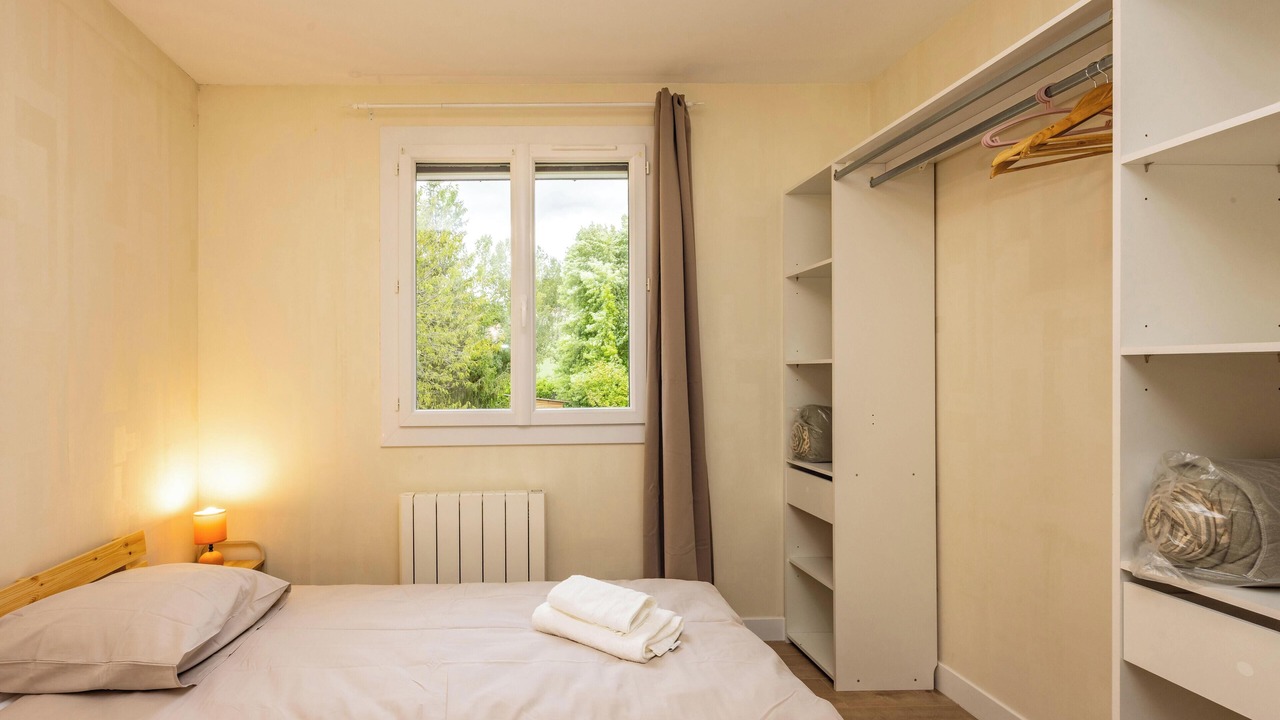 Photo of Bedroom in Castelnau-de-Montmiral