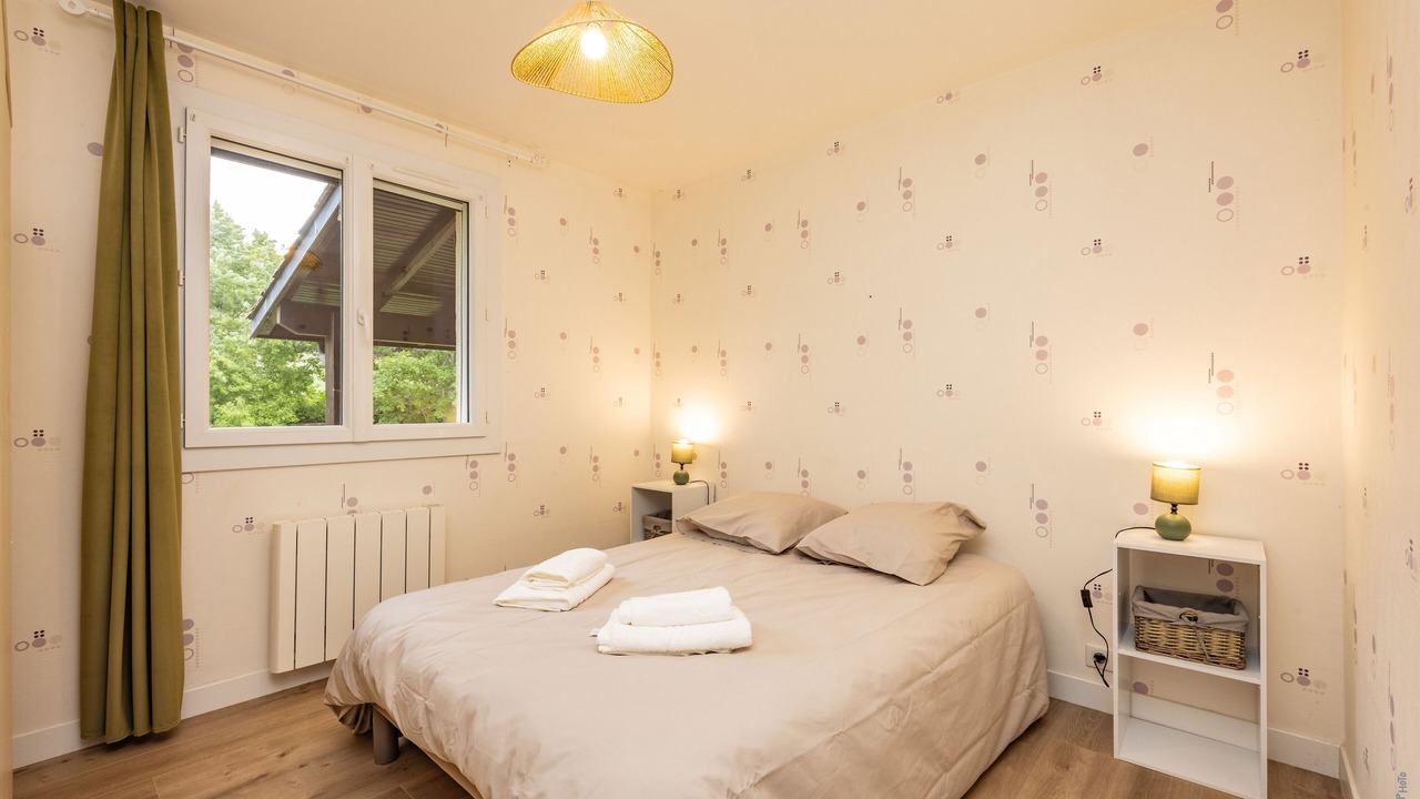 Photo of Bedroom in Castelnau-de-Montmiral