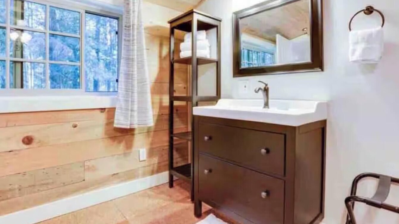 Photo of Bathroom in Zigzag