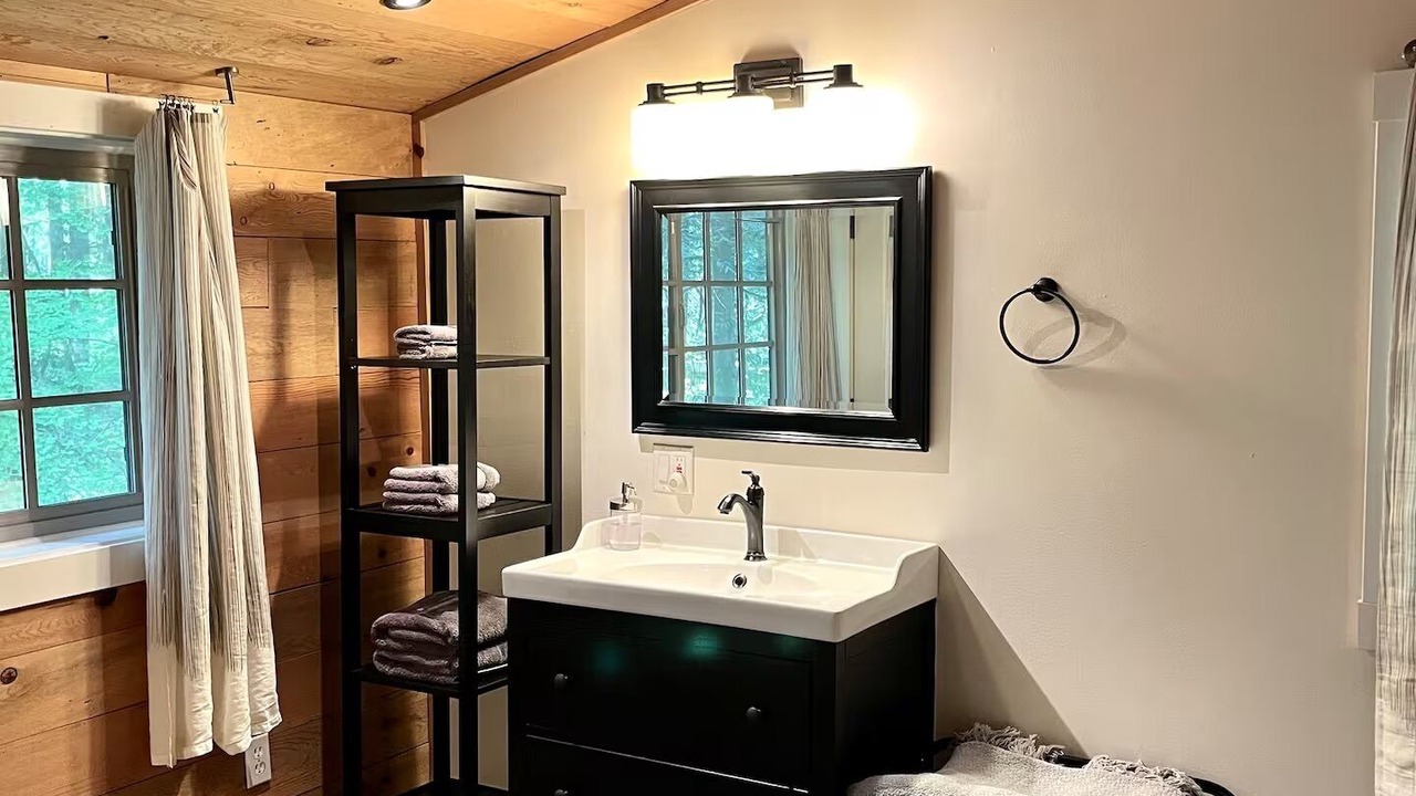 Photo of Bathroom in Zigzag