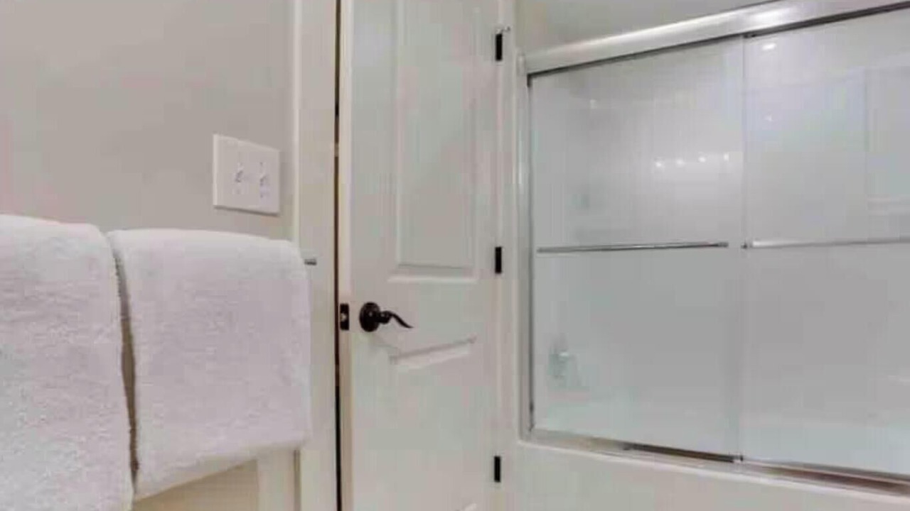 Photo of Bathroom in Zigzag