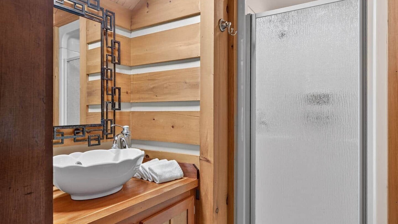 Photo of Bathroom in Saint-Alexis-des-Monts
