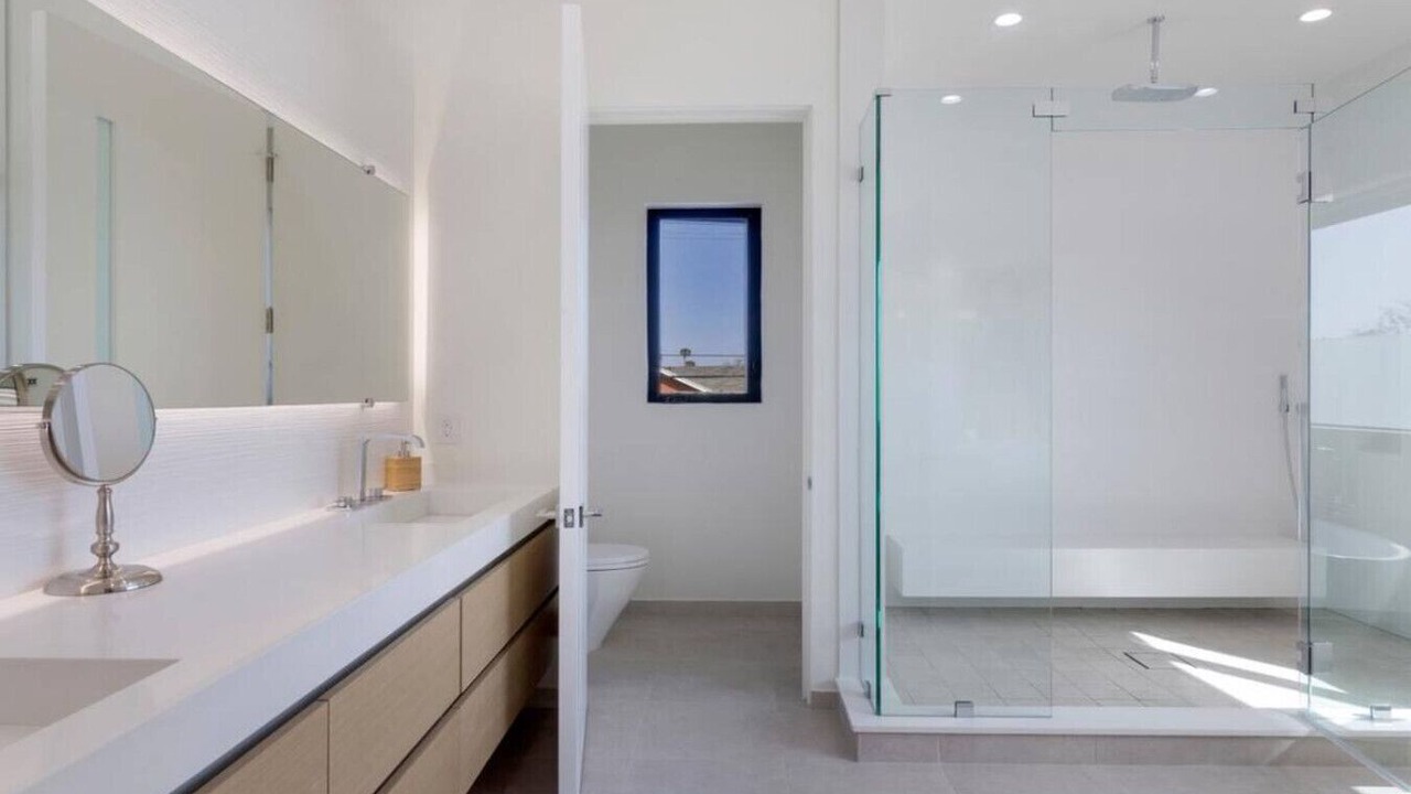 Photo of Bathroom in Melrose