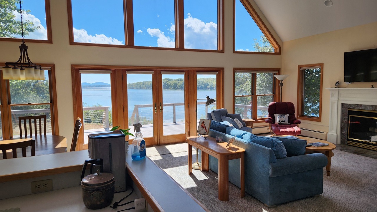 Photo of Livingroom in Lamoine