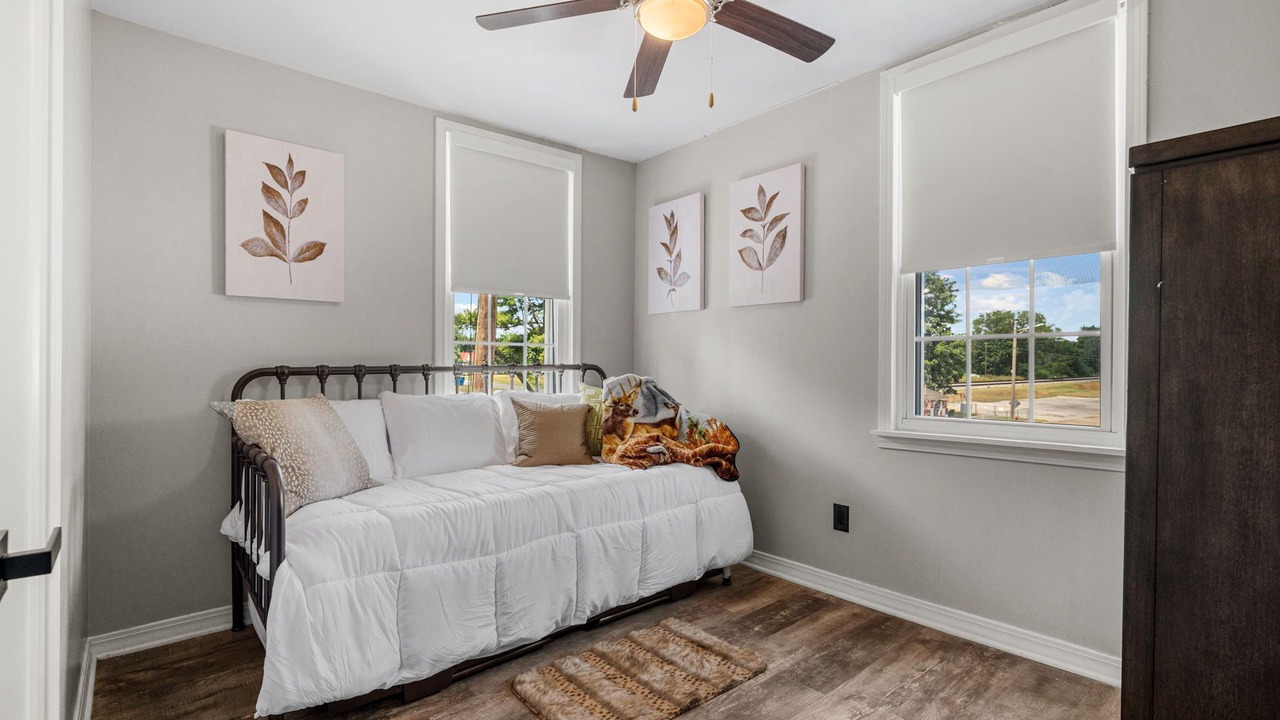 Photo of Bedroom in Cave City