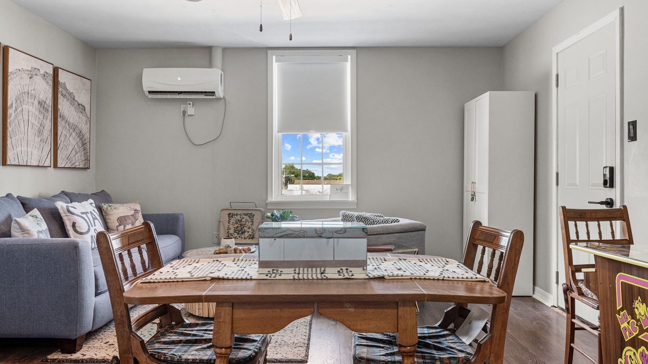 Photo of Livingroom in Cave City