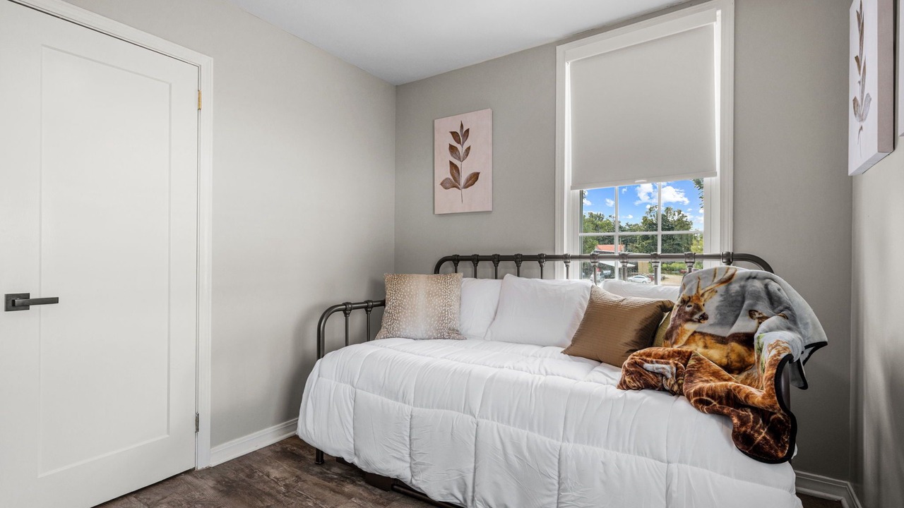 Photo of Bedroom in Cave City