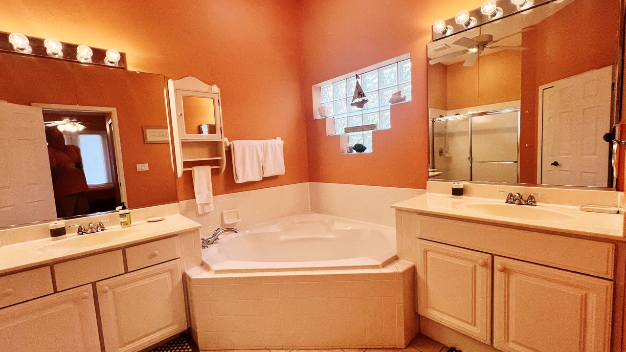 Photo of Bathroom in River Pointe