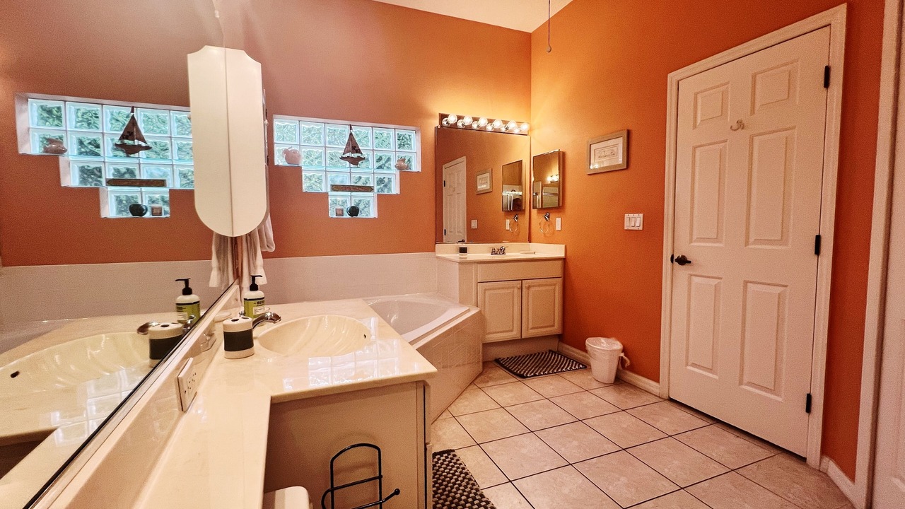 Photo of Bathroom in River Pointe