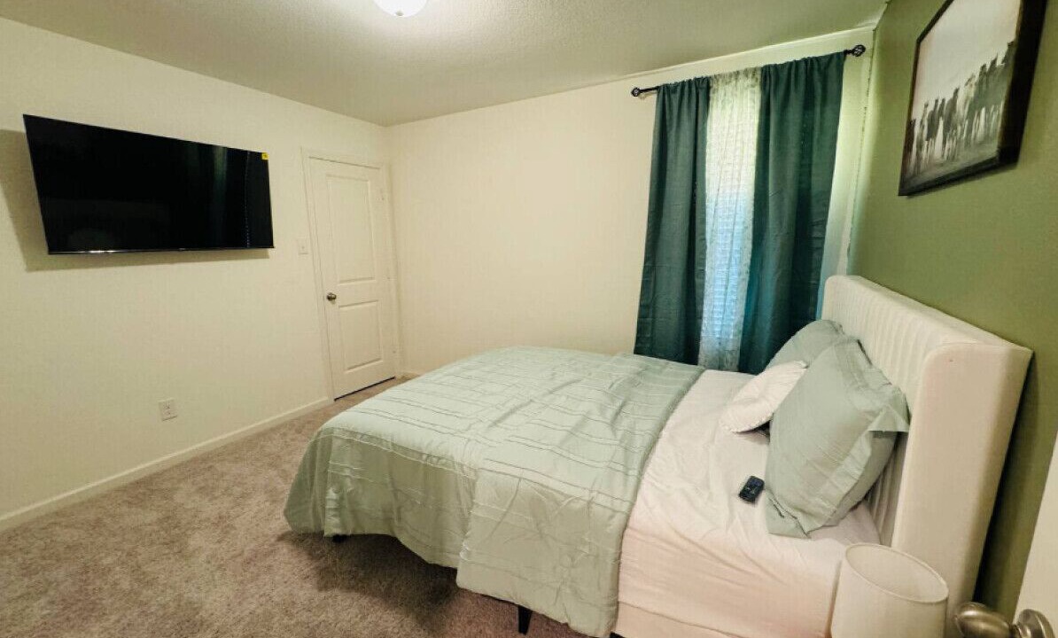 Photo of Bedroom in Crowley