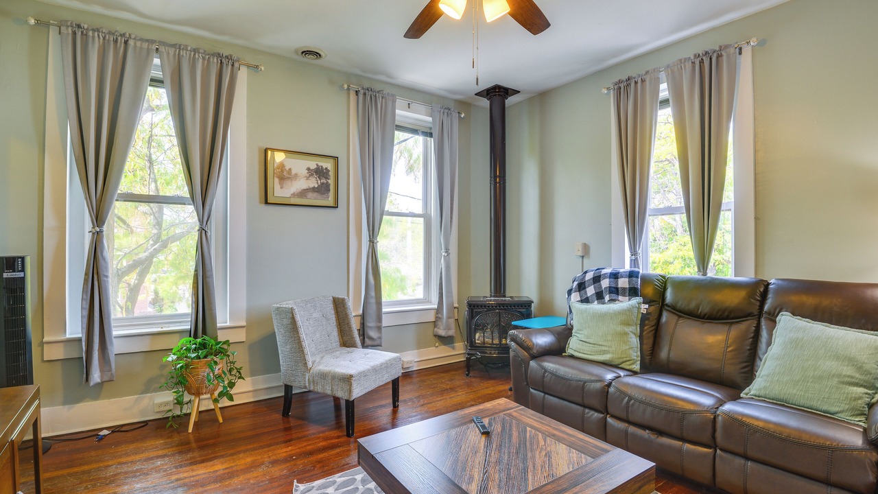 Photo of Livingroom in Town of Hounsfield
