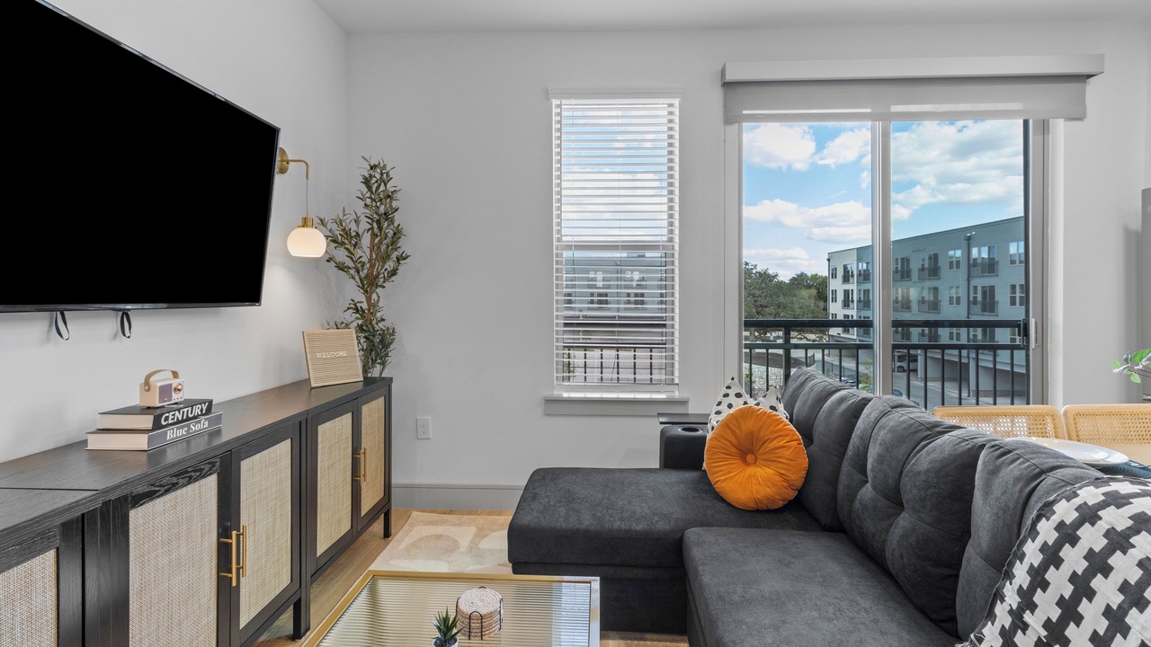 Photo of Livingroom in McNeil