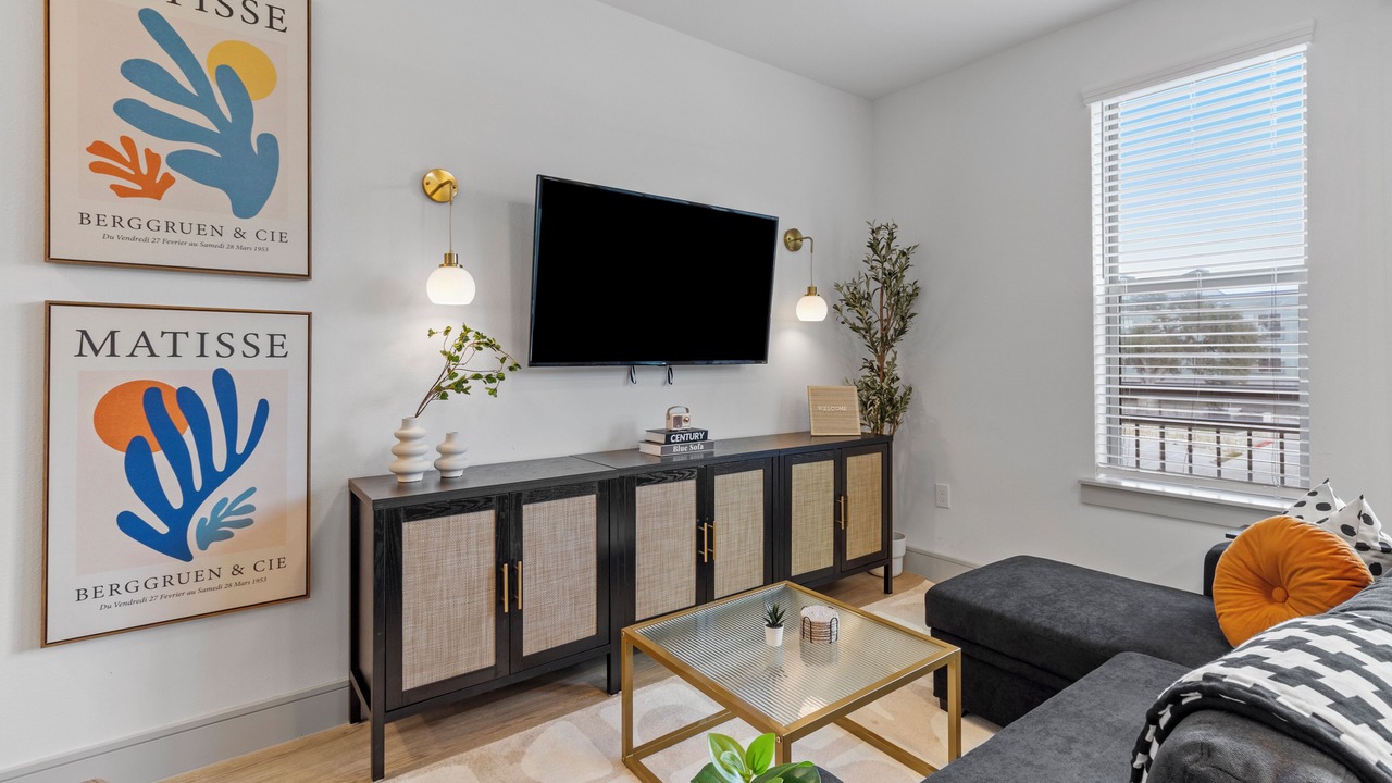 Photo of Livingroom in McNeil
